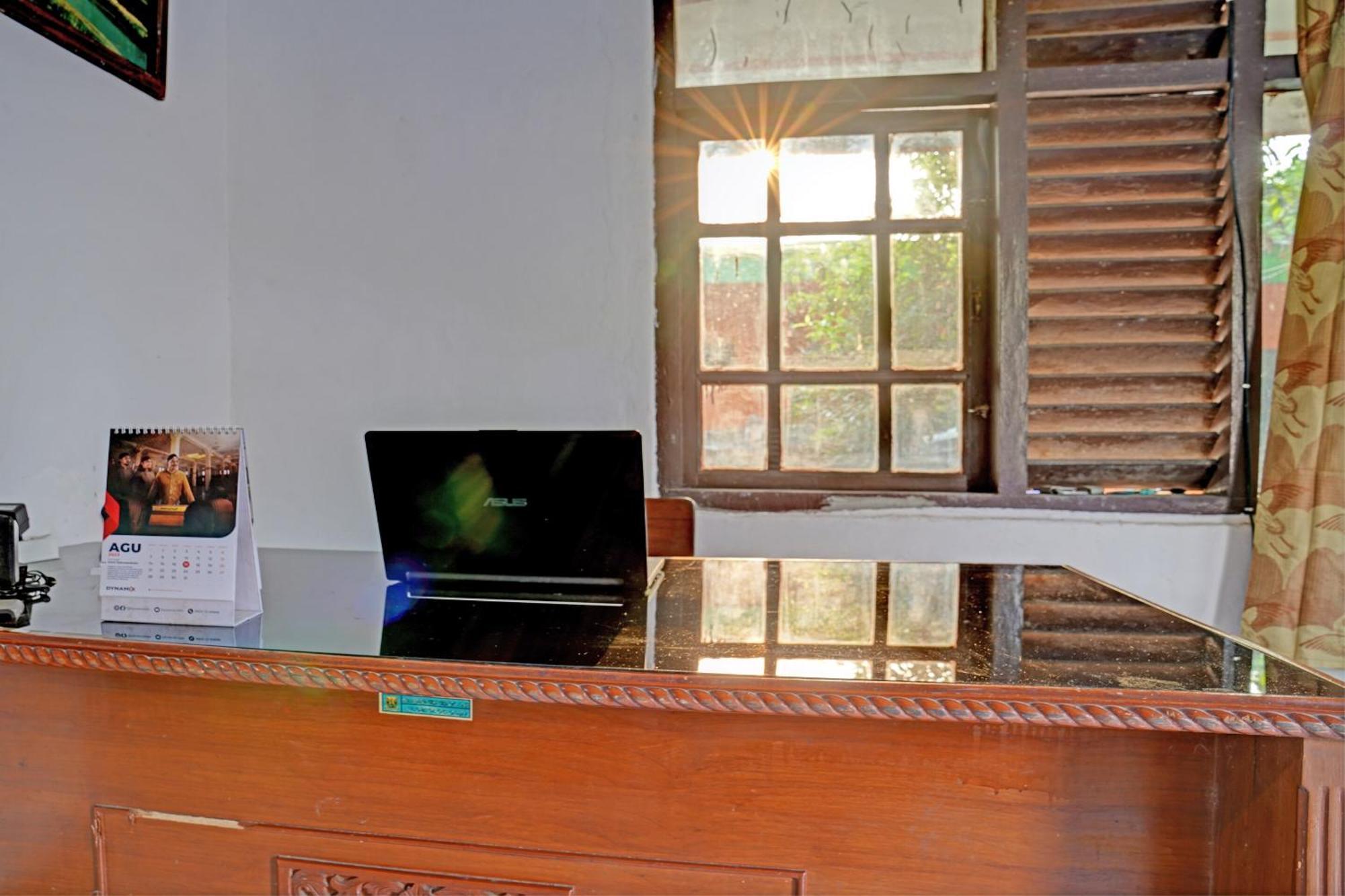 Spot On 92856 Home Stay Syariah Aom Kusman Sukabumi Eksteriør bilde