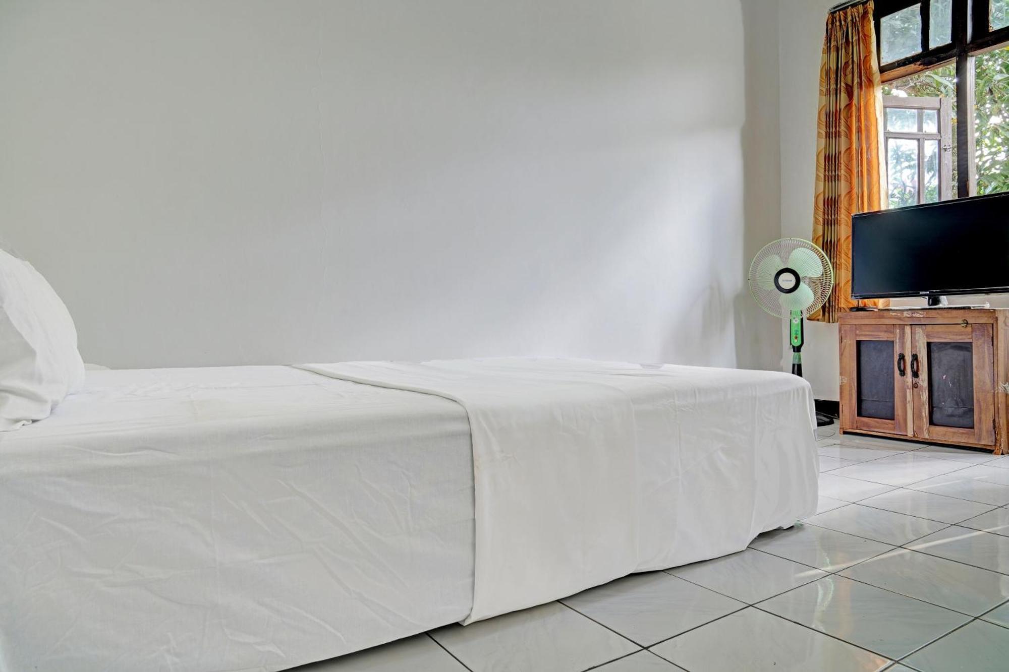 Spot On 92856 Home Stay Syariah Aom Kusman Sukabumi Eksteriør bilde