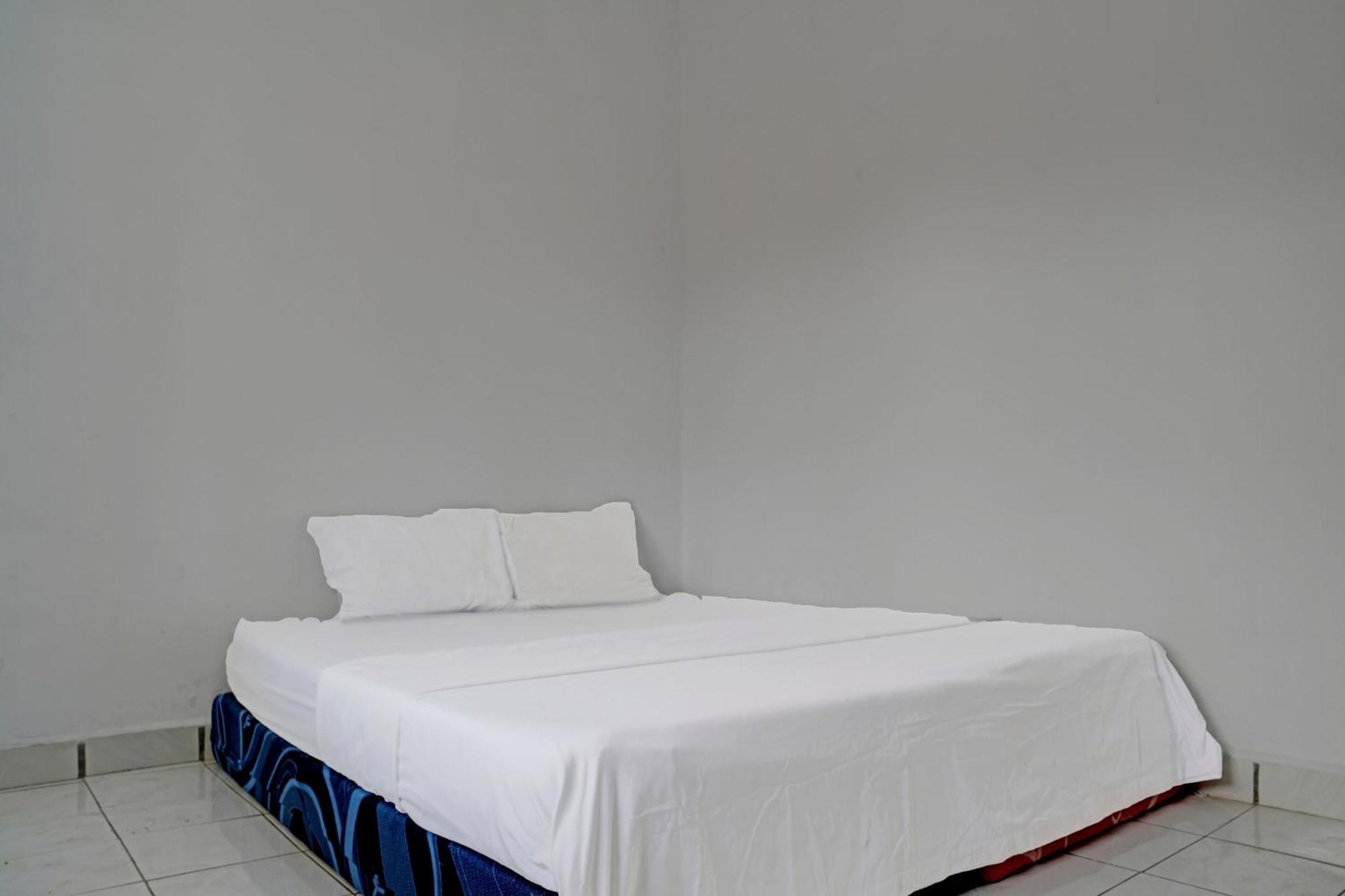 Spot On 92856 Home Stay Syariah Aom Kusman Sukabumi Eksteriør bilde