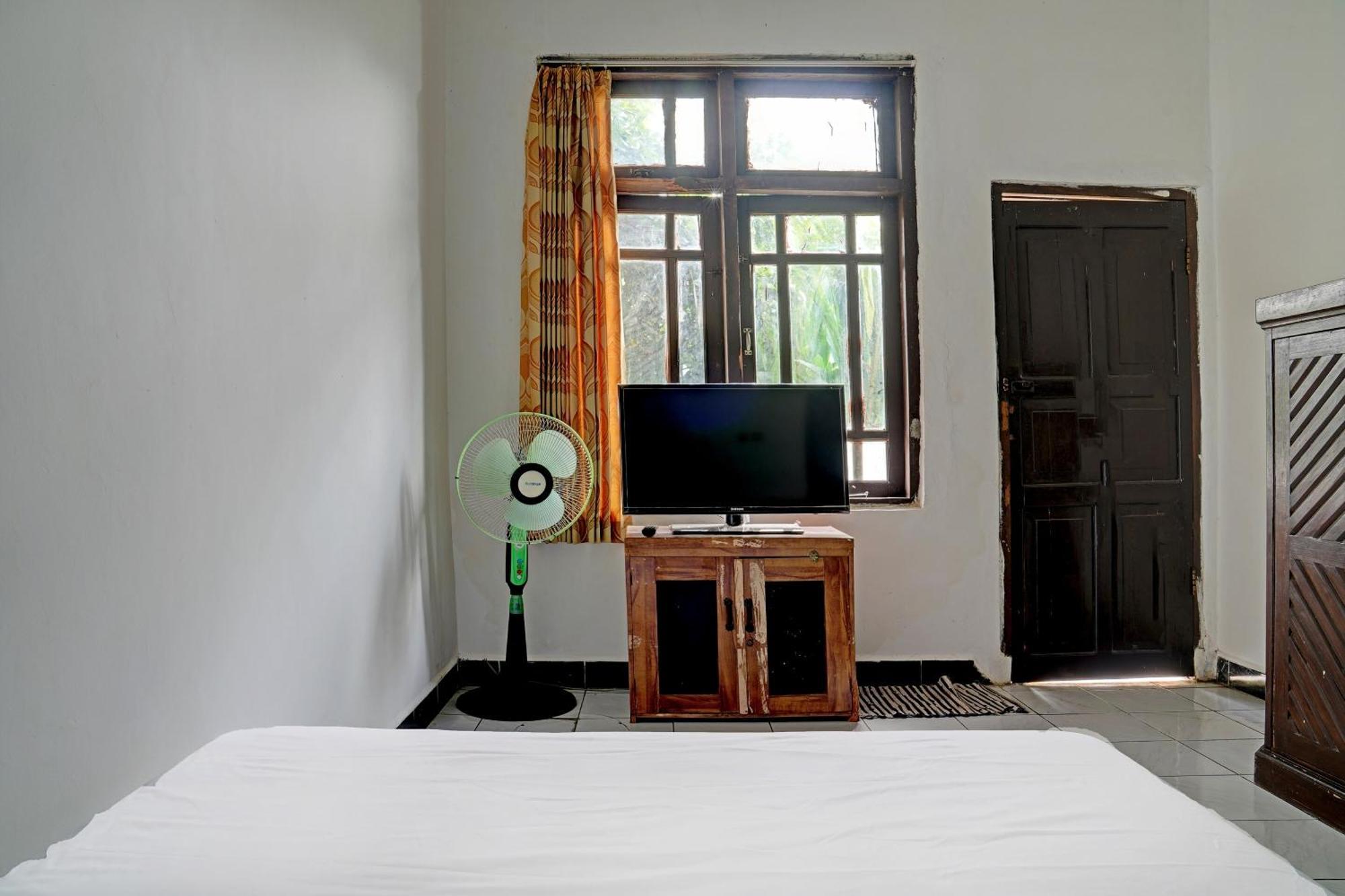 Spot On 92856 Home Stay Syariah Aom Kusman Sukabumi Eksteriør bilde