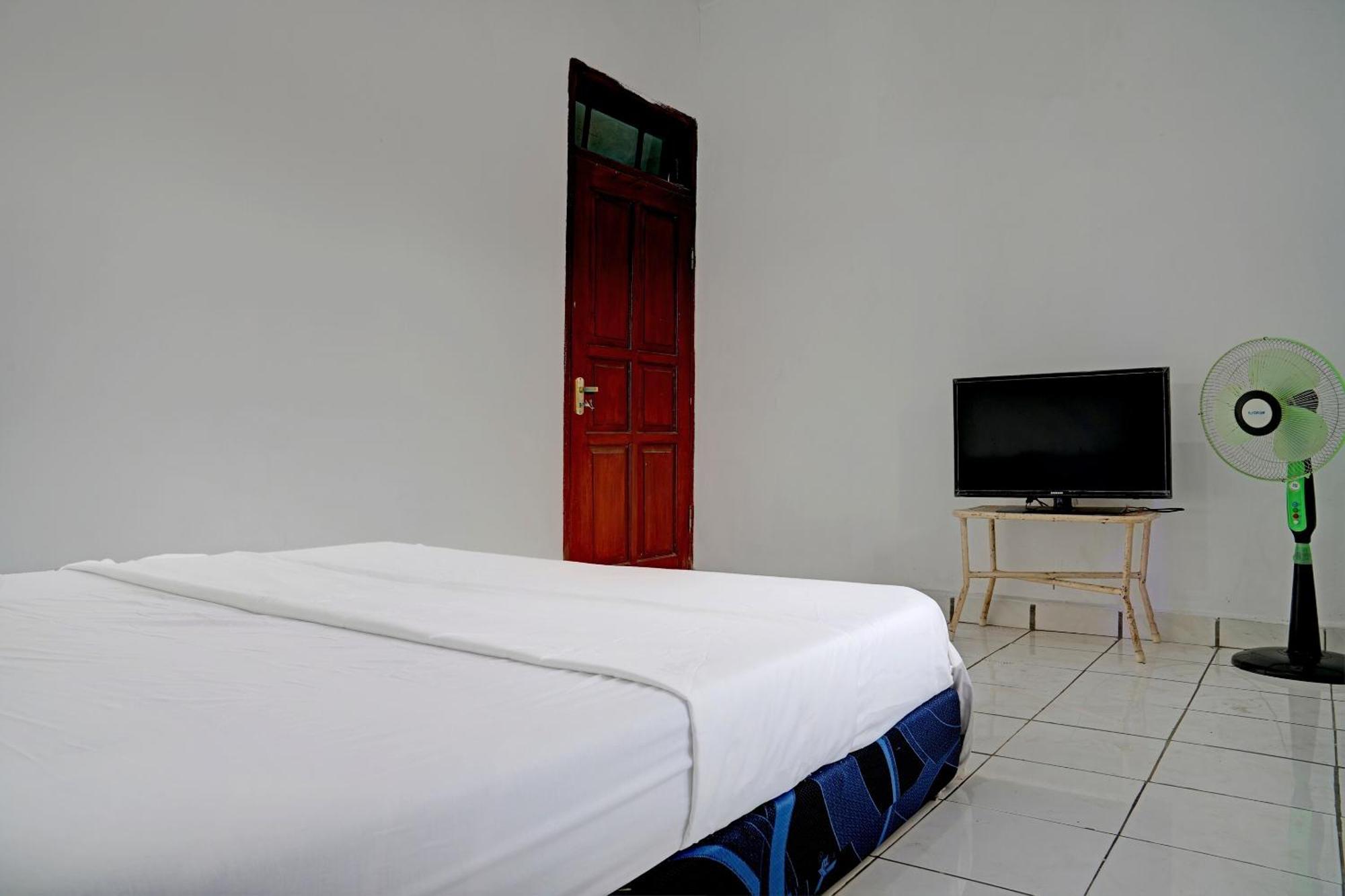Spot On 92856 Home Stay Syariah Aom Kusman Sukabumi Eksteriør bilde