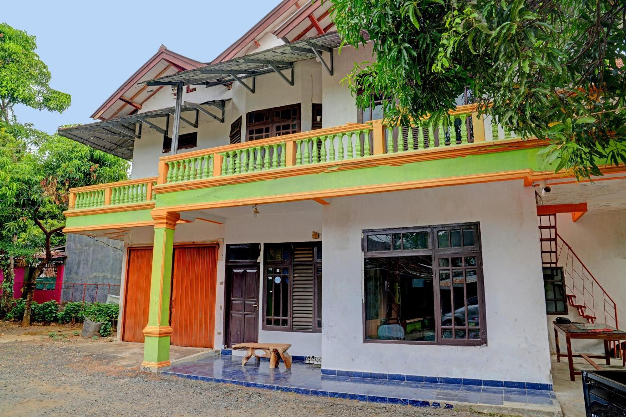 Spot On 92856 Home Stay Syariah Aom Kusman Sukabumi Eksteriør bilde
