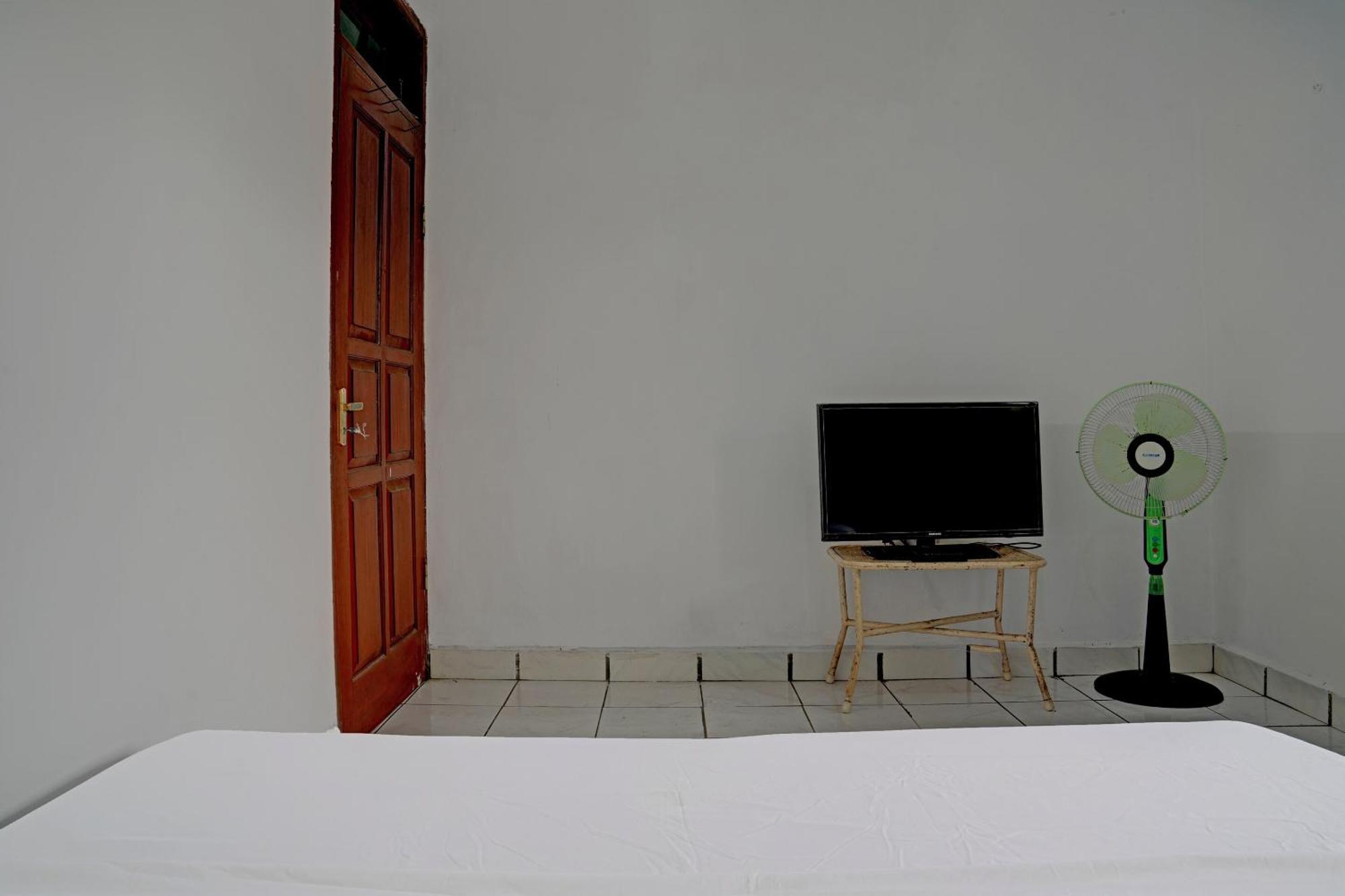 Spot On 92856 Home Stay Syariah Aom Kusman Sukabumi Eksteriør bilde