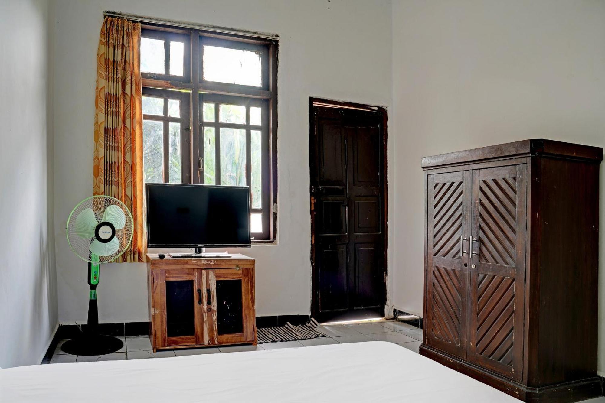 Spot On 92856 Home Stay Syariah Aom Kusman Sukabumi Eksteriør bilde