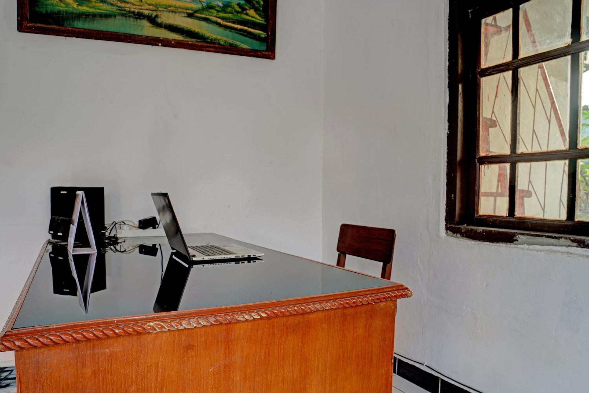 Spot On 92856 Home Stay Syariah Aom Kusman Sukabumi Eksteriør bilde